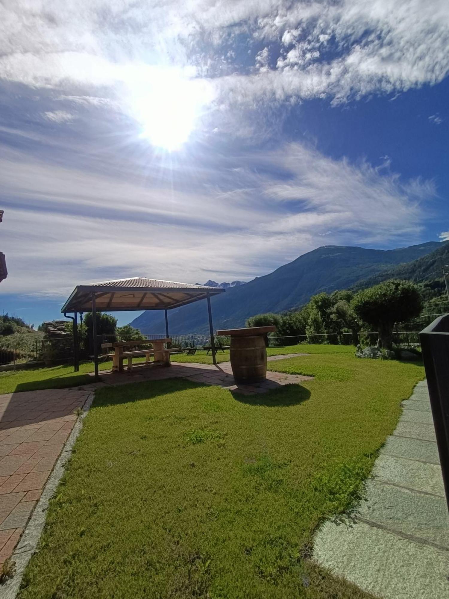 Le Temps Retrouve - Casa Tipica Con Giardino Villa Villeneuve Exterior photo